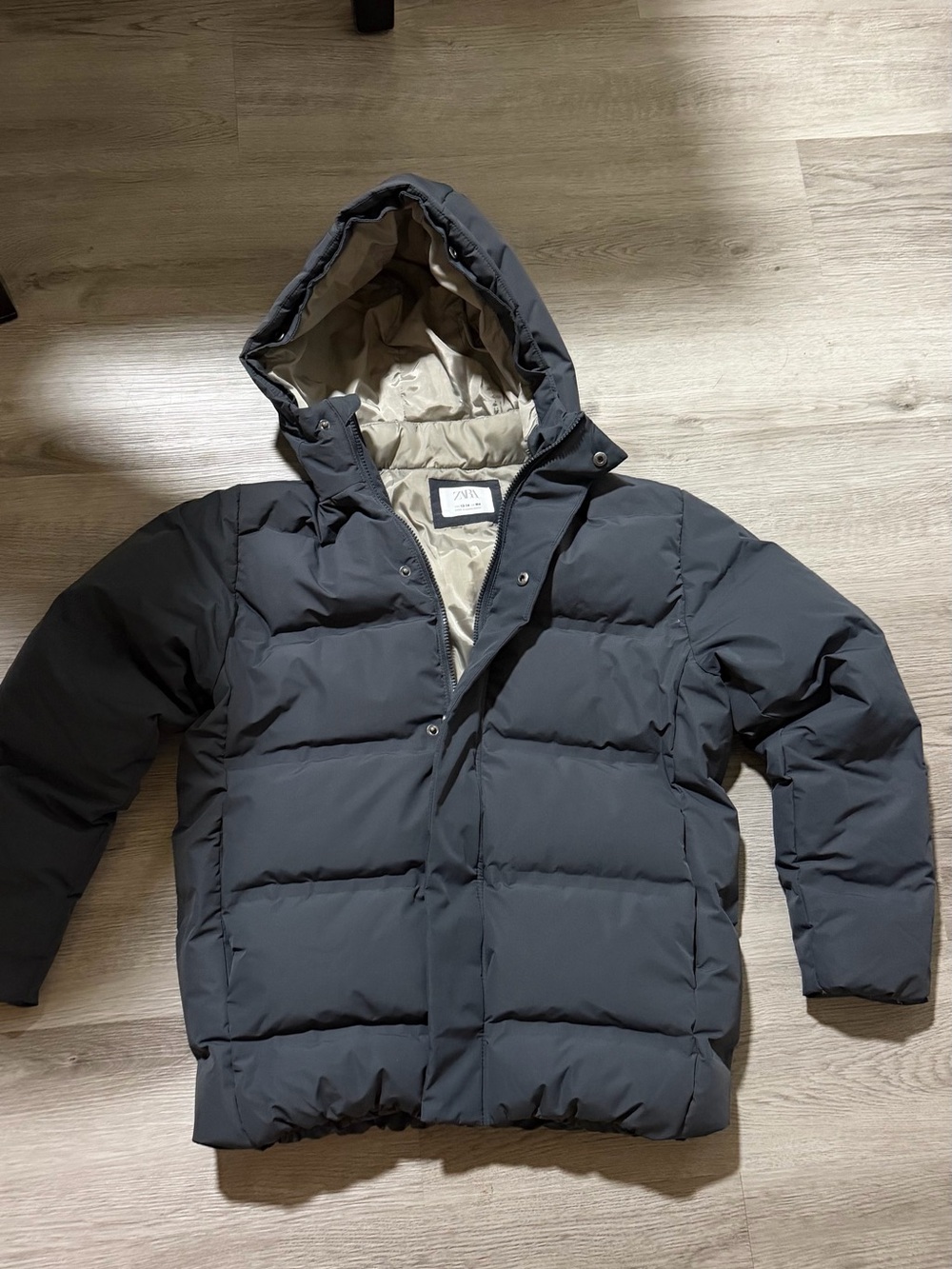 Zara Men's Hooded Puffer Jacket in Charcoal with Cream Lining